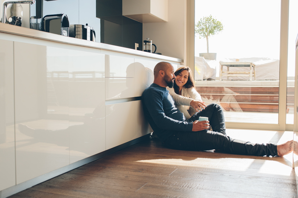 Samenwonen koppel keuken